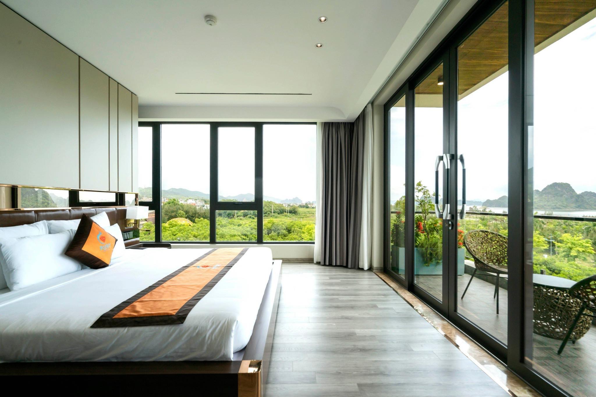 Khách sạn Phương Đông Vân Đồn