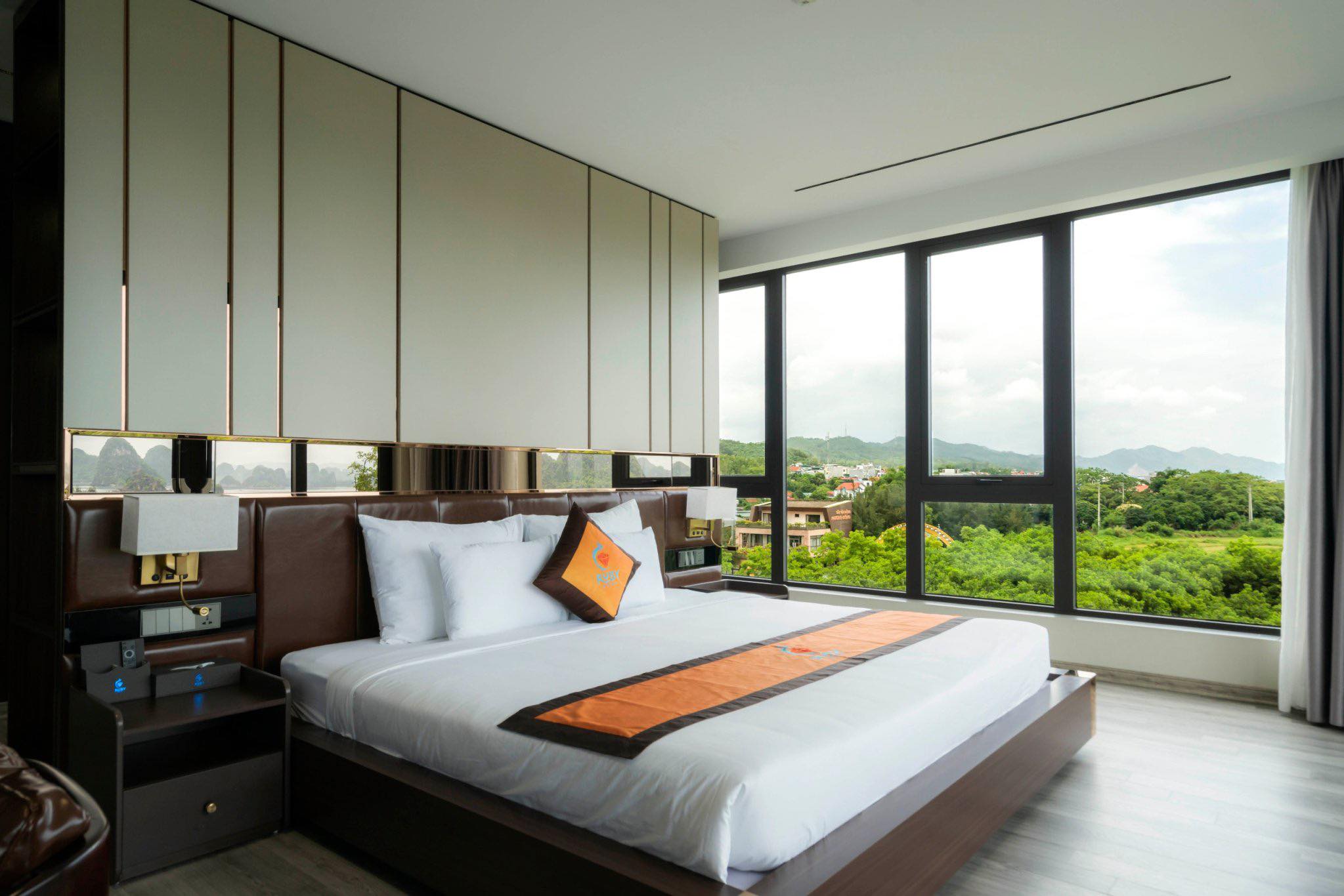 Khách sạn Phương Đông Vân Đồn