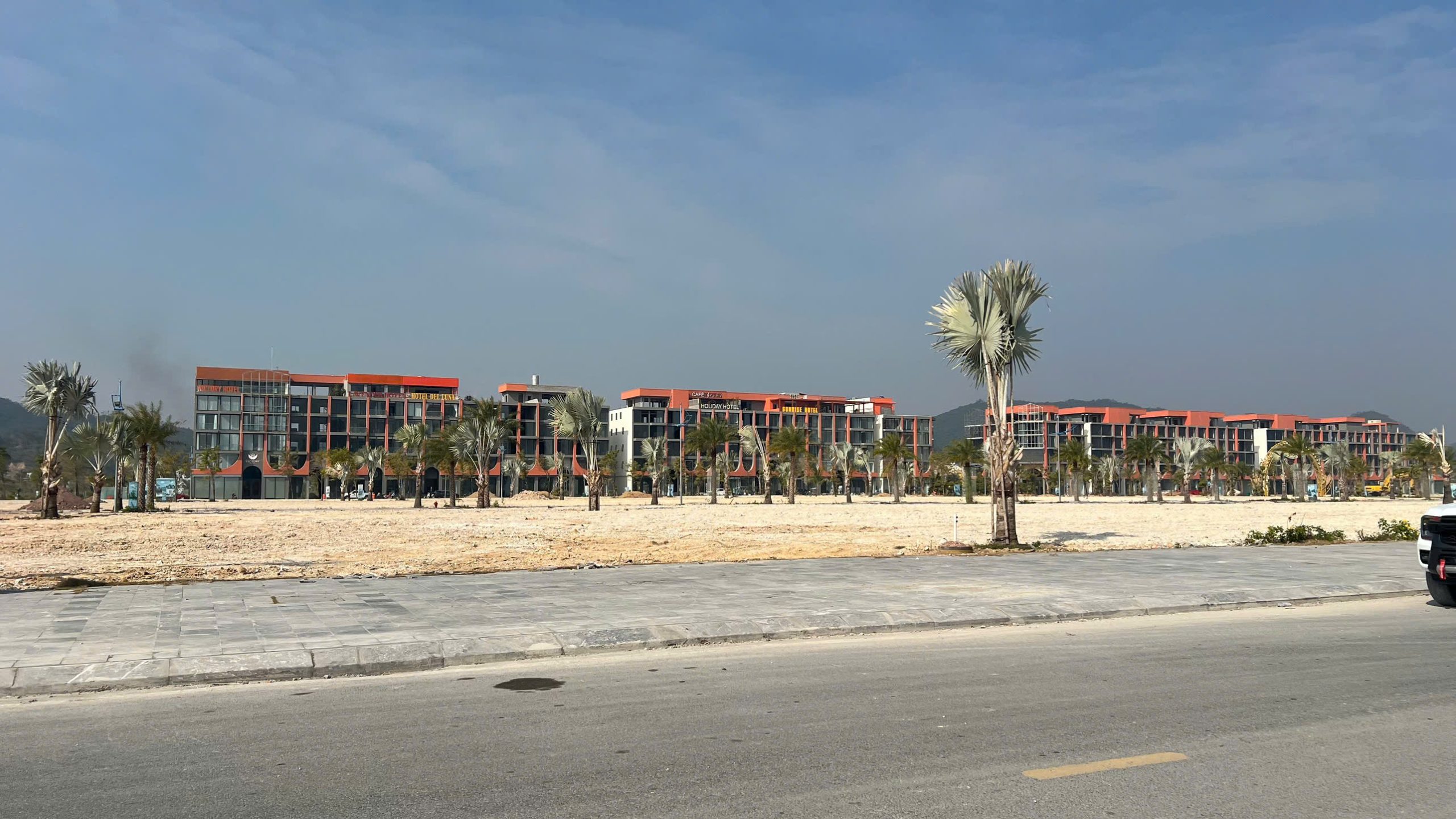 Cập nhật tiến độ xây dựng biệt thự trục kinh tế đêm dự án Phương Đông Vân Đồn