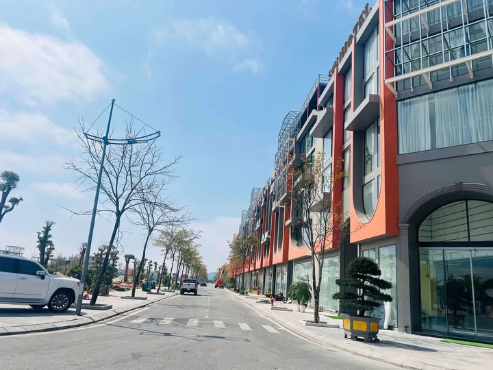 Giá liền kề phương đông vân đồn