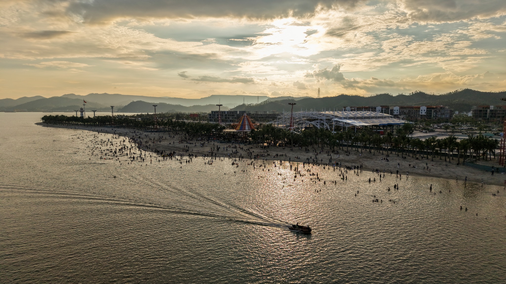 Bãi tắm Phương Đông Wonder Island