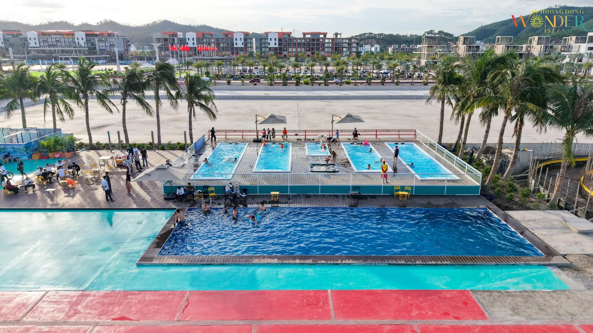 Bể bơi Phương Đông Vân Đồn