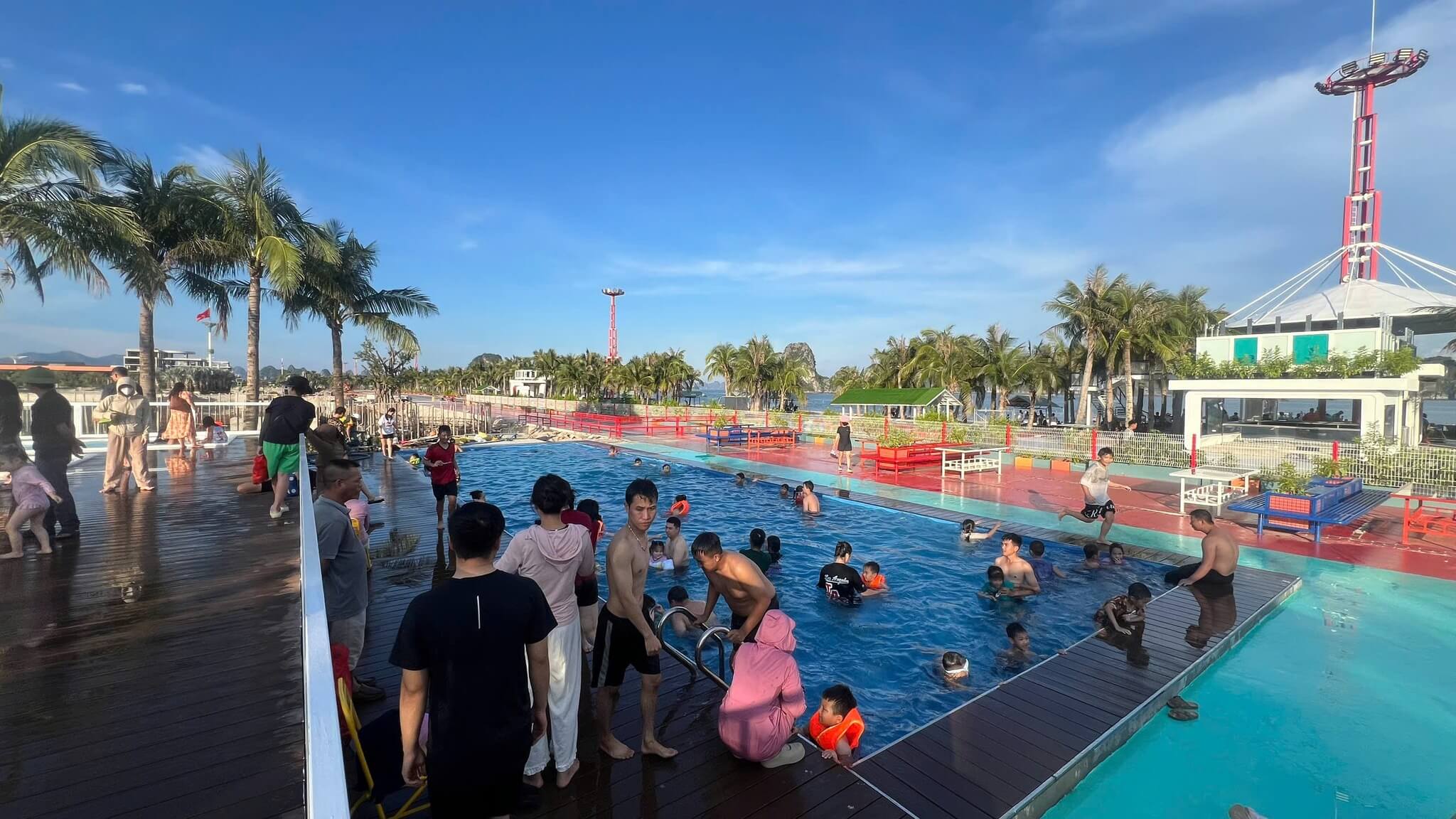 Bể bơi Phương Đông Vân ĐỒn