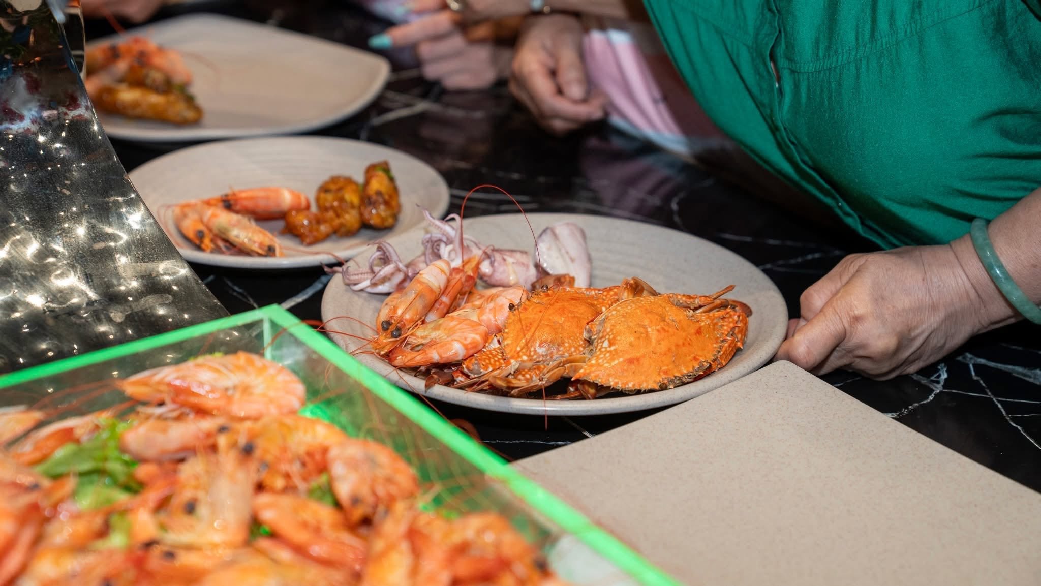  Khai trương nhà hàng buffet tối tại Phương Đông Vân Đồn 