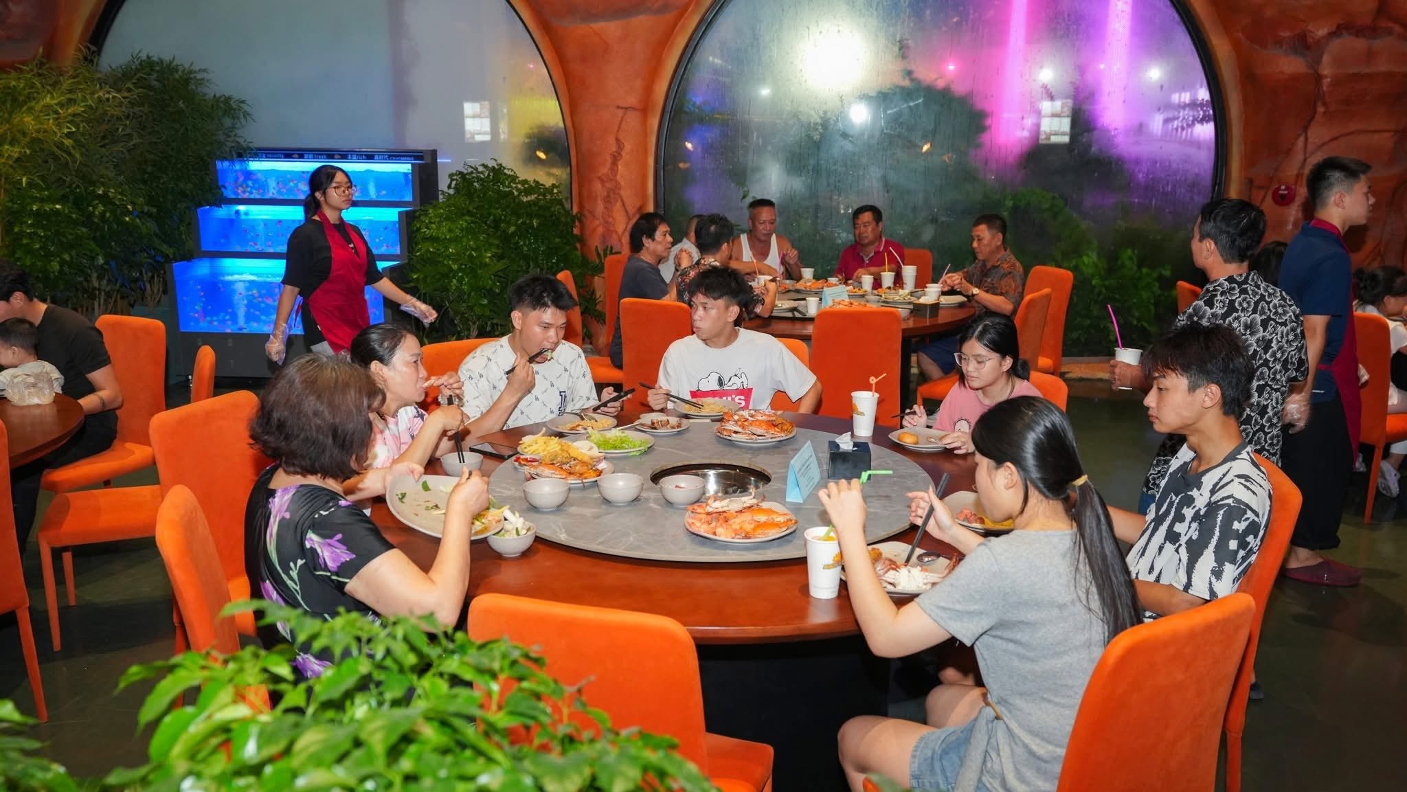  Khai trương nhà hàng buffet tối tại Phương Đông Vân Đồn 