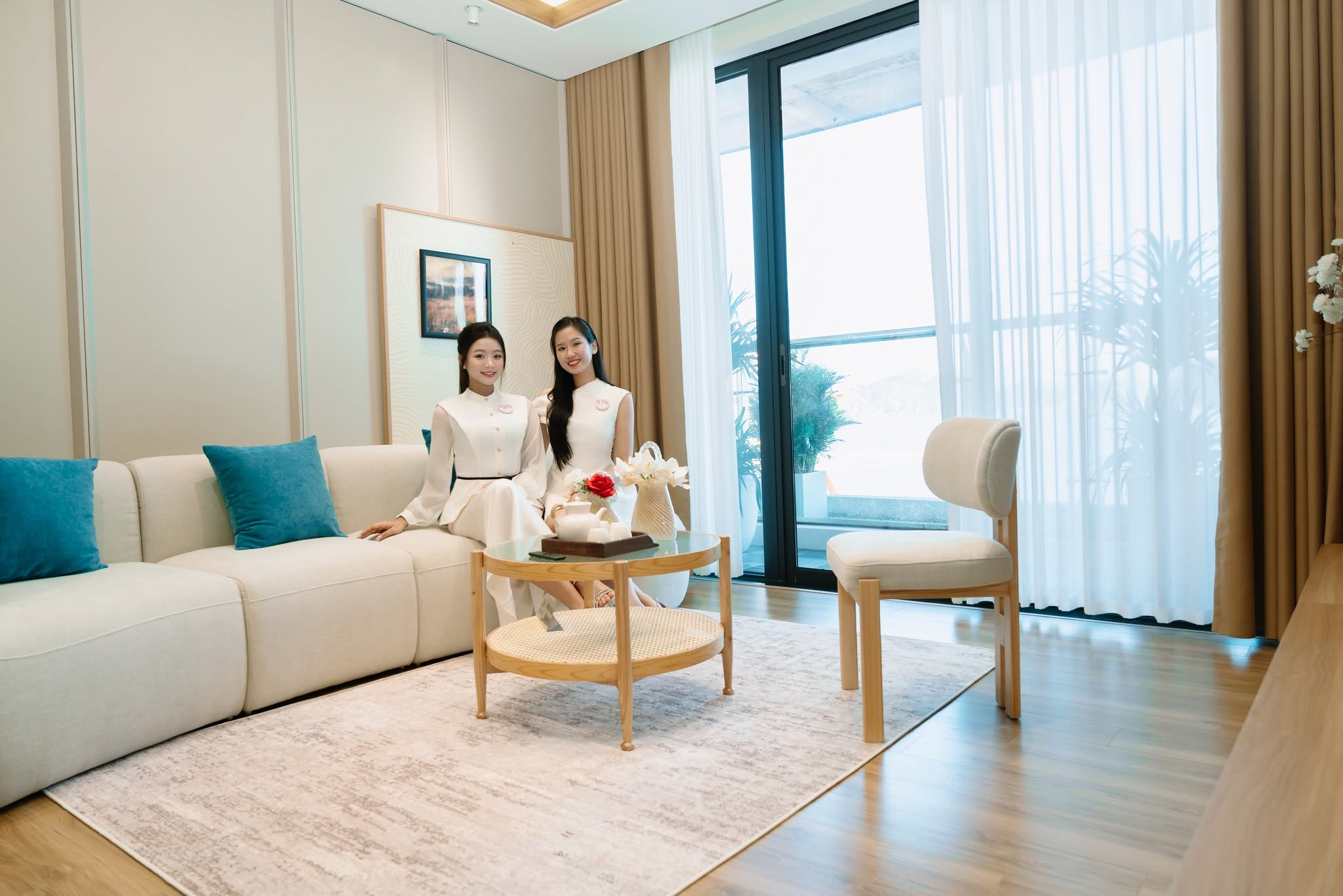Hình ảnh các hoa hậu chụp tại căn hộ mẫu Vân Bay Vân Đồn